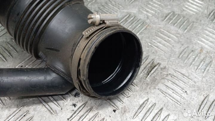 Патрубок воздушного фильтра Volkswagen Tiguan