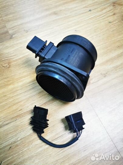 Датчик массового расхода воздуха Volvo XC70 S80V70