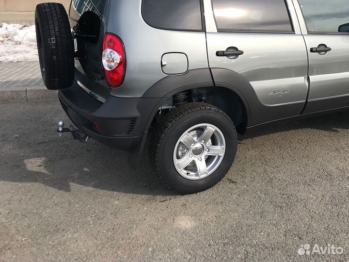 Фаркоп Chevrolet niva с 2009 - съемный квадрат