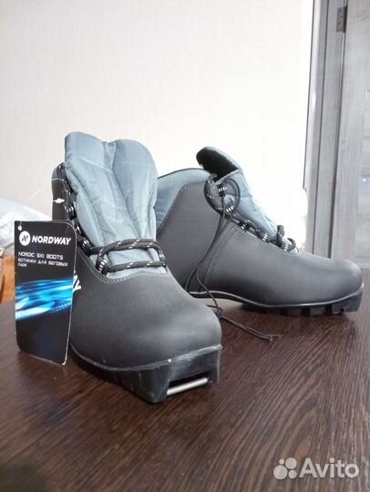 Лыжные ботинки