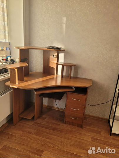 Компьютерный стол угловой