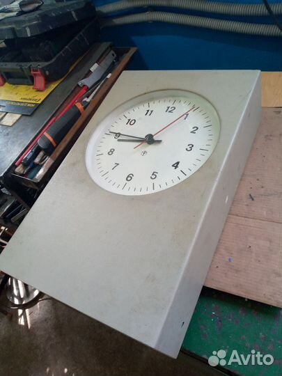 Часы вторичные