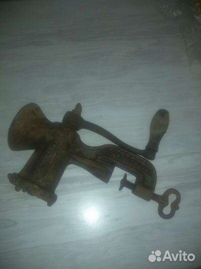 Мясорубка чугунная 