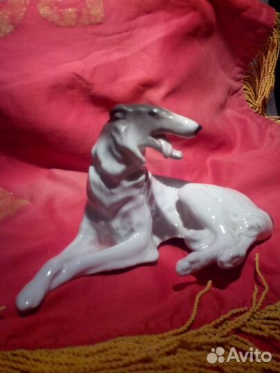Фарфоровая статуэтка собака - борзая, лфз. Редкая