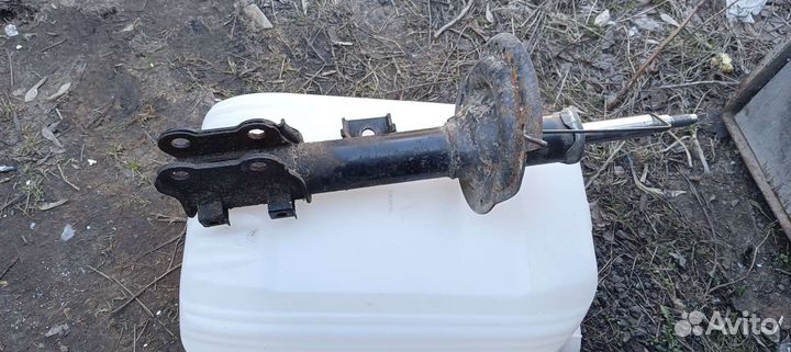 Стойка передняя Hyundai elantra