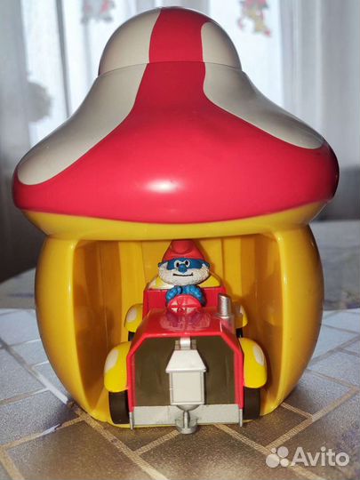 Папа Смурф на машинке и пусковая установка