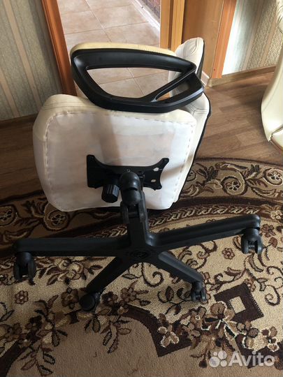 Офисное кресло руководителя бу кожаное