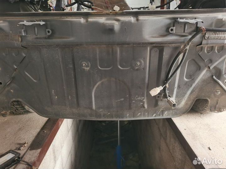 Панель задний Toyota Avensis 3