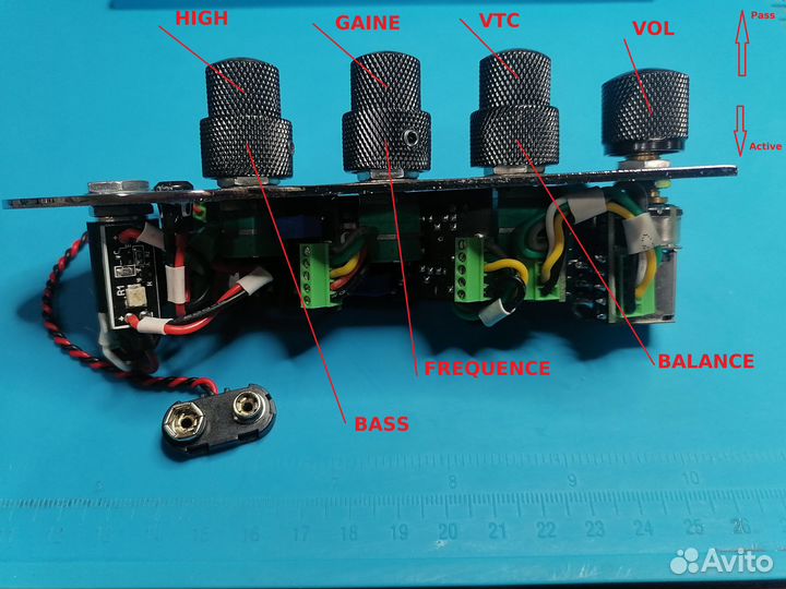 Трёх-полосный onboard bass preamp c параметрикой