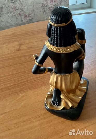 Статуэтка изящной женщины