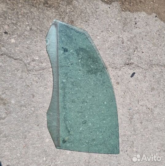 Стекло двери Volkswagen Tiguan