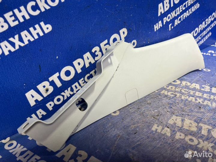 Обшивка задней стойки Ford Focus 3 седан 2013