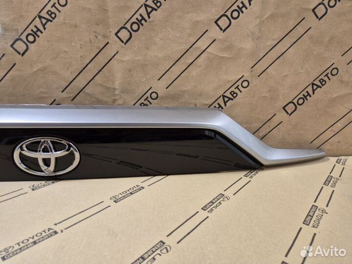 Накладка крышки багажника Toyota Rav4 50