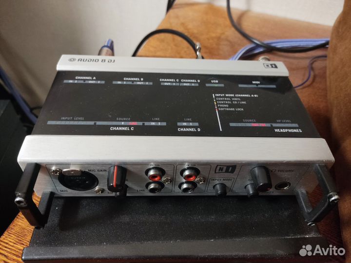 Аудиокарта Native Instruments Audio 8 DJ