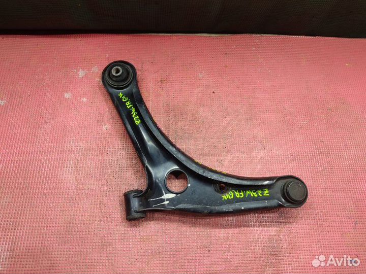 Рычаг прав. перед. mitsubishi colt plus