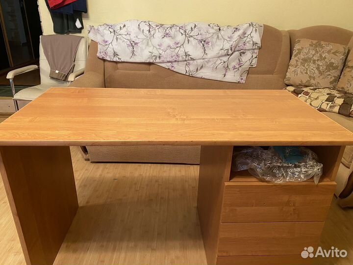 Письменный стол