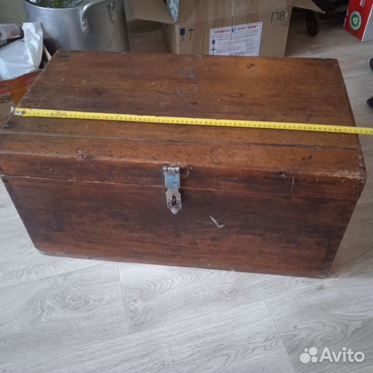 Старинный сундук из дерева