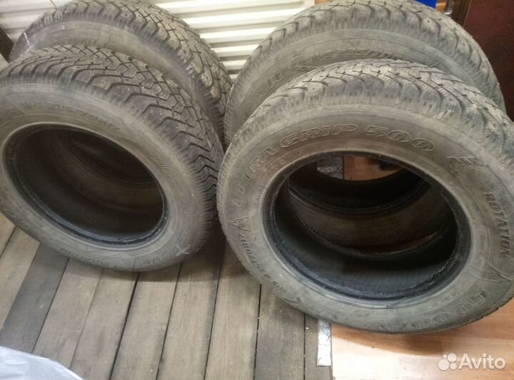 Goodyear UltraGrip 500 235/70 R17 111T