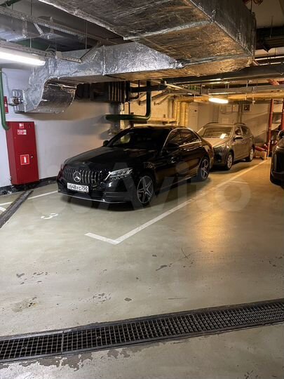 Машиноместо, > 30 м²