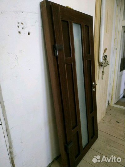 Дверь деревянная входная