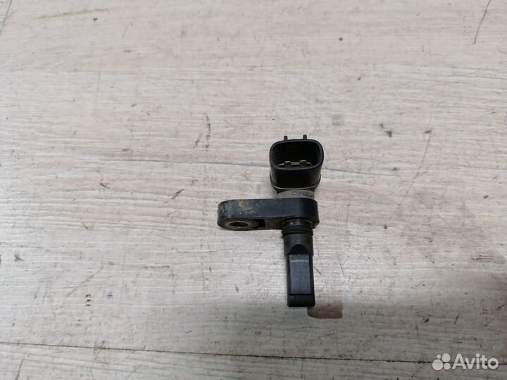 Датчик абс передний правый Toyota Land Cruiser 200