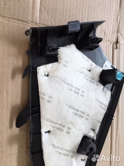 Обшивка задней стойки Hyundai Solaris 1 (5541)