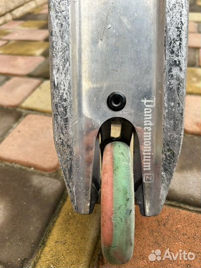 Трюковой самокат кастом в парк