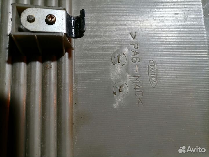 Декоративная крышка двс 11209-20100 Toyota Harrier