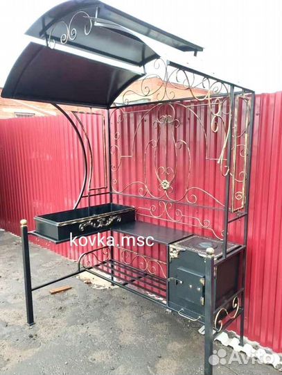 Мангал с крышей