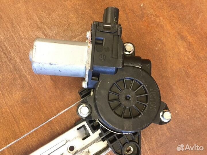 Стеклоподъемник передний правый Honda Vezel RU2