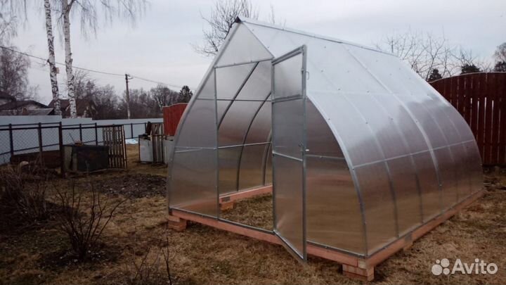 Теплица под поликарбонат