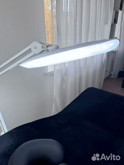 Светодиодная лампа Luna для мастеров