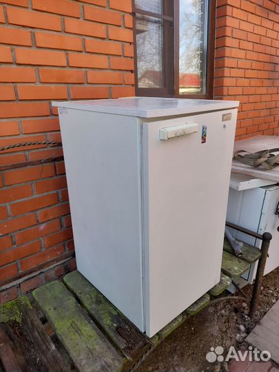 Холодильник маленький 85см