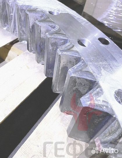 Опорно-поворотный круг Hitachi ZX240-3