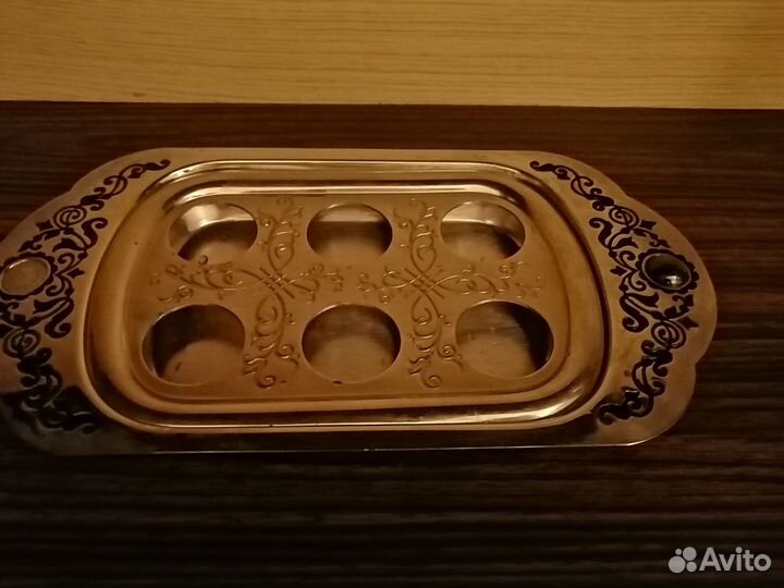 Поднос с рюмками