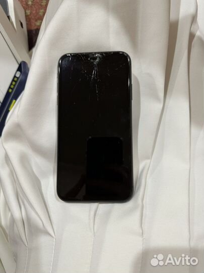 Телефон iPhone 11