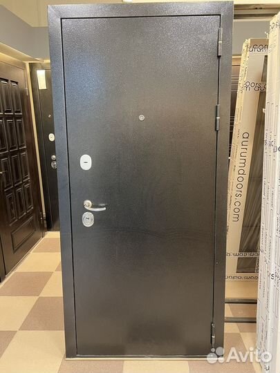 Дверь входная железная