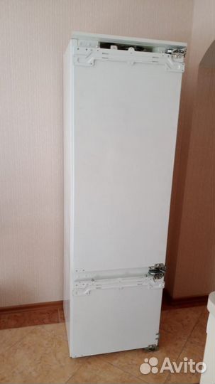 Холодильник AEG