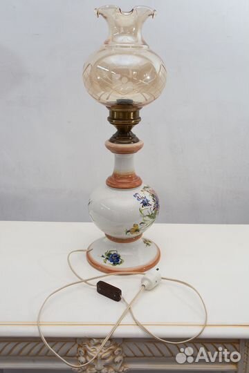 Электрическая настольная лампа