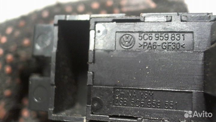 Кнопка багажника Volkswagen Jetta 6, 2017