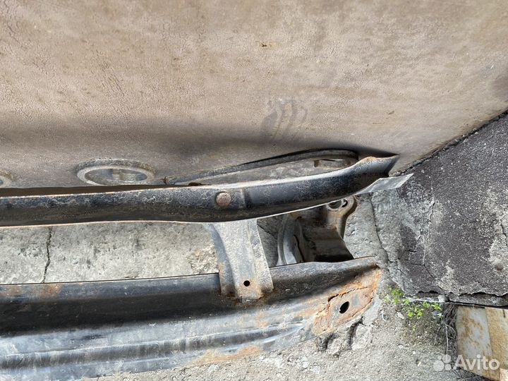 Усилитель переднего бампера VW passat b6