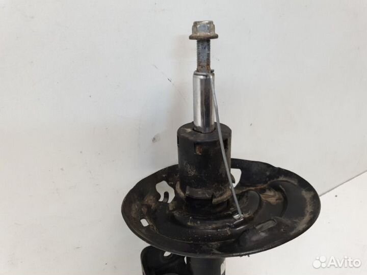 Амортизатор передний правый Toyota Camry V70 2018