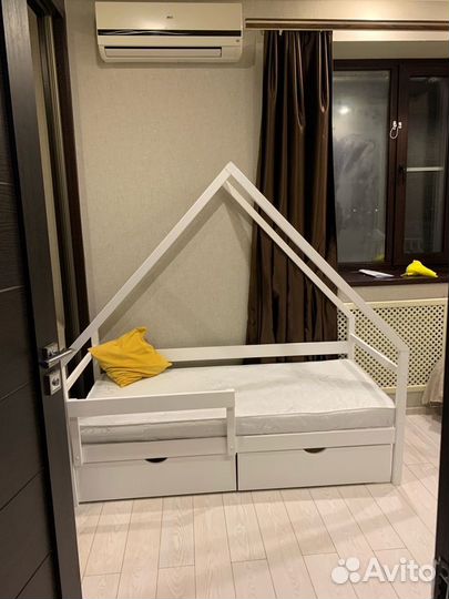 Кровать домик