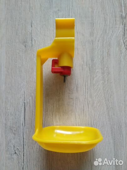 Ниппельная поилка для кур и перепелов