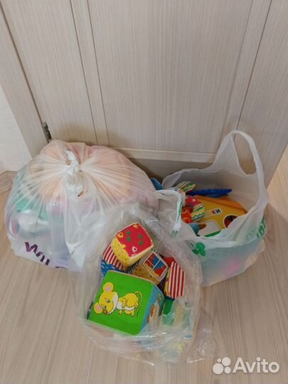 Детская одежда 0-6мес.игрушки развив.цена за все