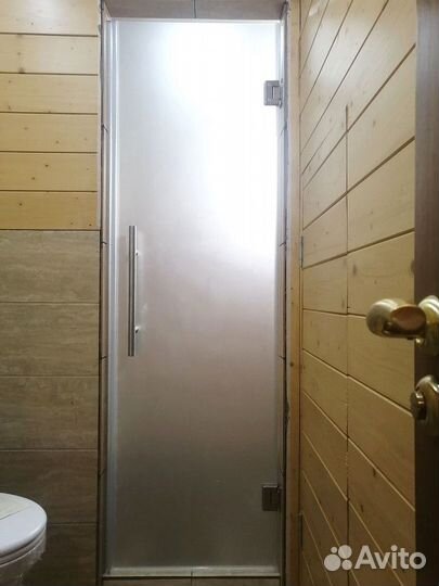 Распашные стеклянные двери