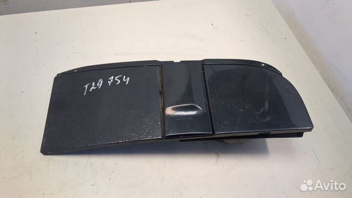 Лючок бензобака Mercedes Viano, 2005