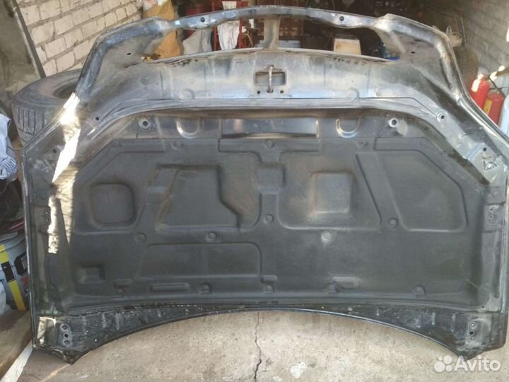 Капот на Киа Соренто первое поколение