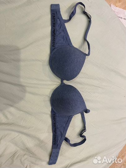 Женский лифчик