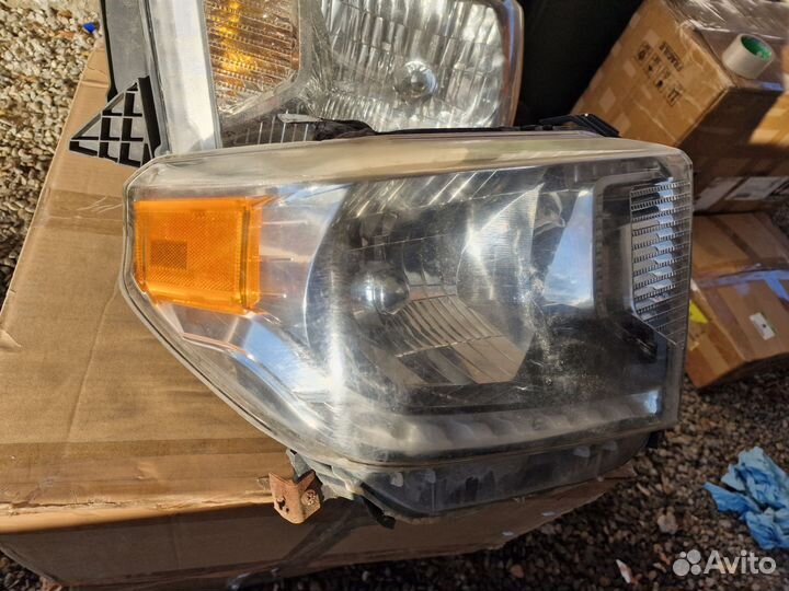 Фары Toyota Tundra 2014